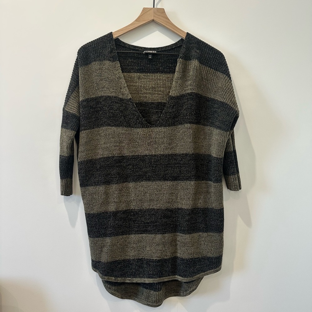 Express black/green Knit, Deep V-Neck oversized Sweater